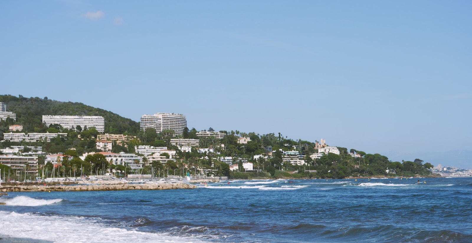 Ville de Cannes au bord de la mer